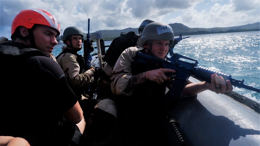 Sailors aboard USS Lake Champlain conduct VBSS drills