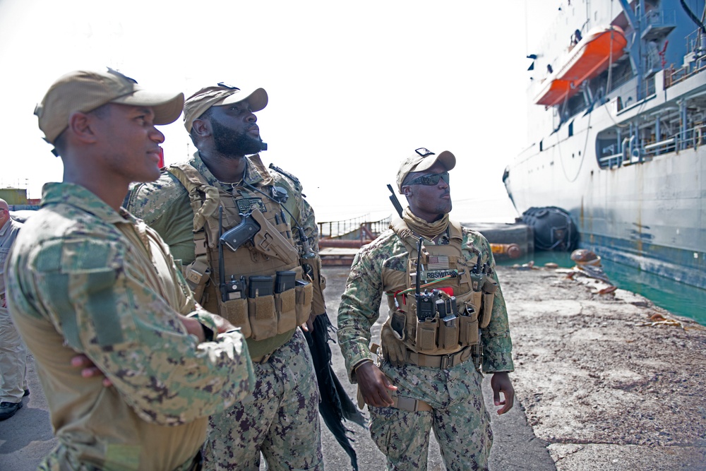 USNS Kanawha visits Djibouti