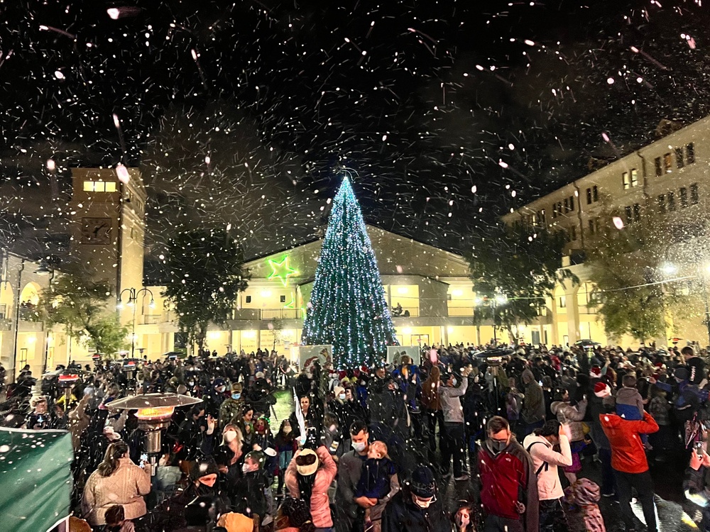 DVIDS Images NSA Naples Host Annual Tree Lighting Event [Image 2 of 4]