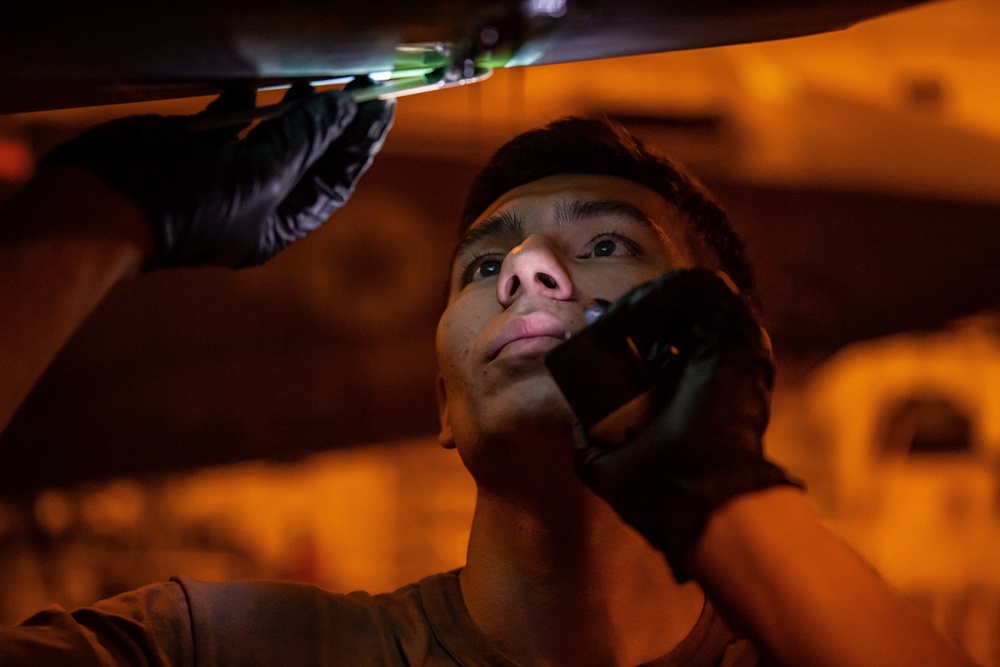 USS Carl Vinson (CVN 70) Conducts Maintenance in Philippine Sea