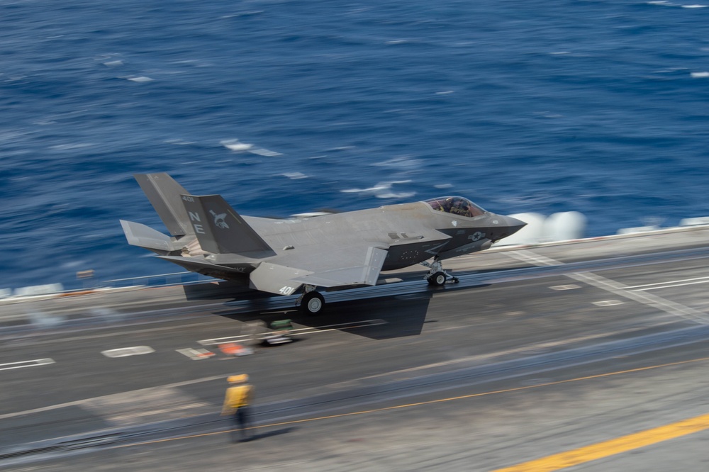 USS Carl Vinson (CVN 70) Conducts Flight Operations in Philippine Sea