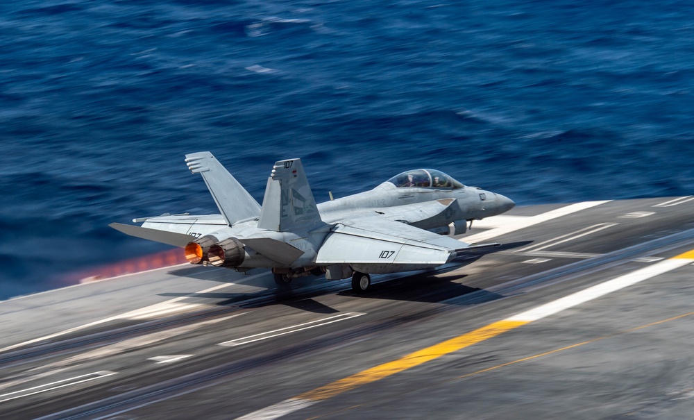 USS Carl Vinson (CVN 70) Conducts Flight Operations in Philippine Sea