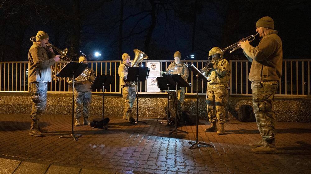 Tree lighting kicks off holiday season