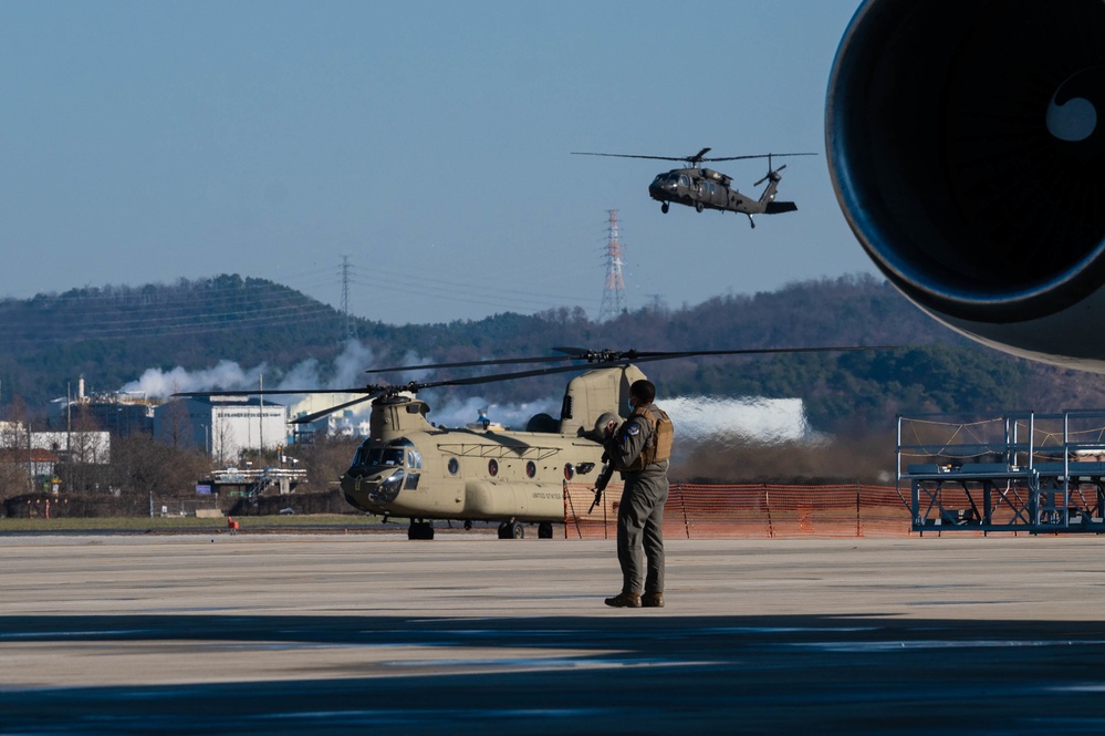 SECDEF visits Osan Air Base