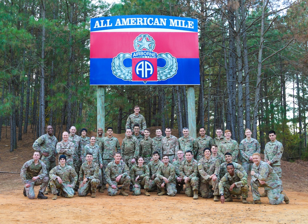 Paratroopers from the British Armed Forces visit the 82nd ABN DIV