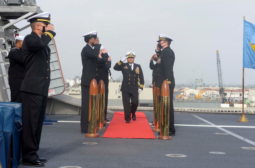 USS Oakland (LCS 24) Holds Change of Command Ceremony