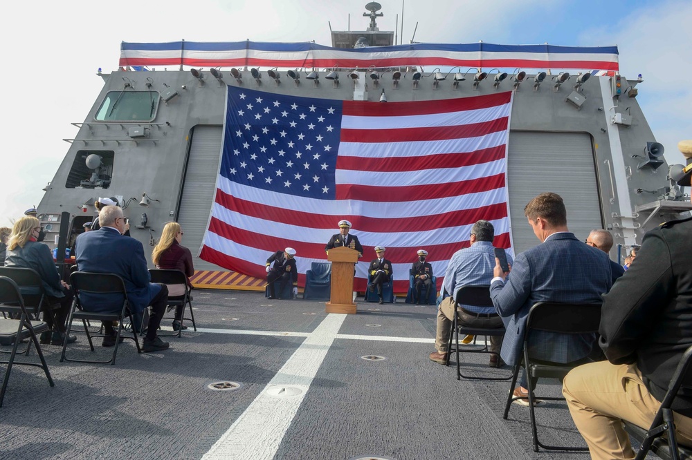 USS Oakland (LCS 24) Blue Crew Holds Change of Command Ceremony