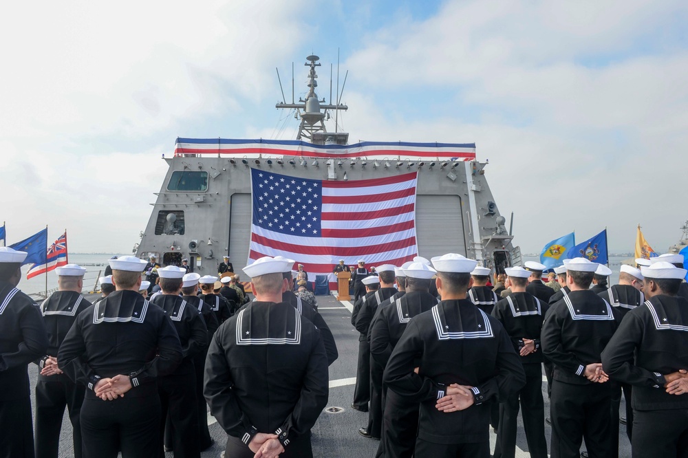 USS Oakland (LCS 24) Blue Crew Holds Change of Command Ceremony