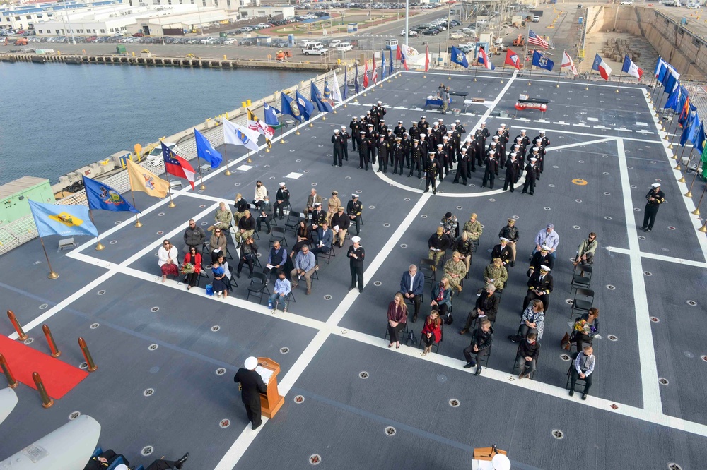 USS Oakland (LCS 24) Holds Change of Command Ceremony