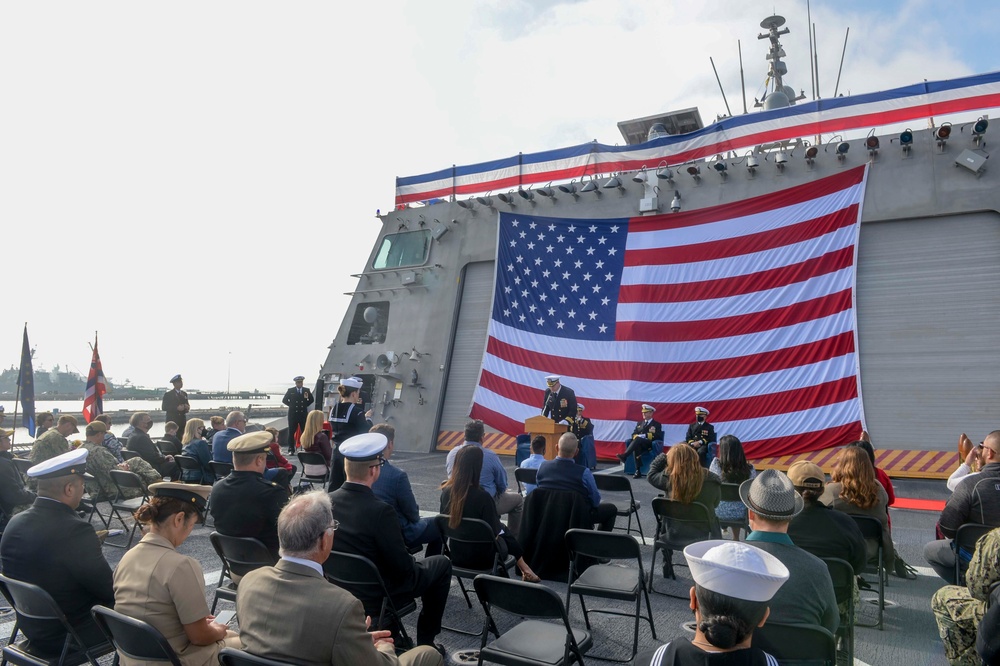 USS Oakland (LCS 24) Blue Crew Holds Change of Command Ceremony