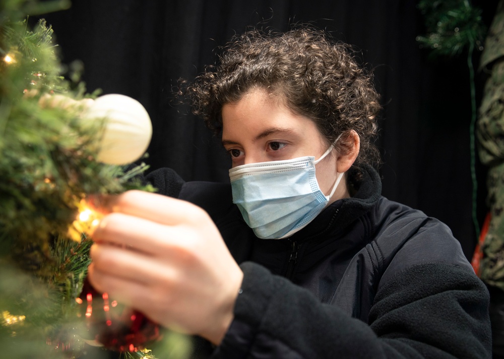 Nimitz Sailor Decorates Christmas Tree