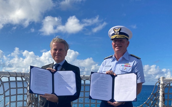 Coast Guard, royal Turks and Caicos Island police force sign Memorandum of Understanding on Turks and Caicos Islands