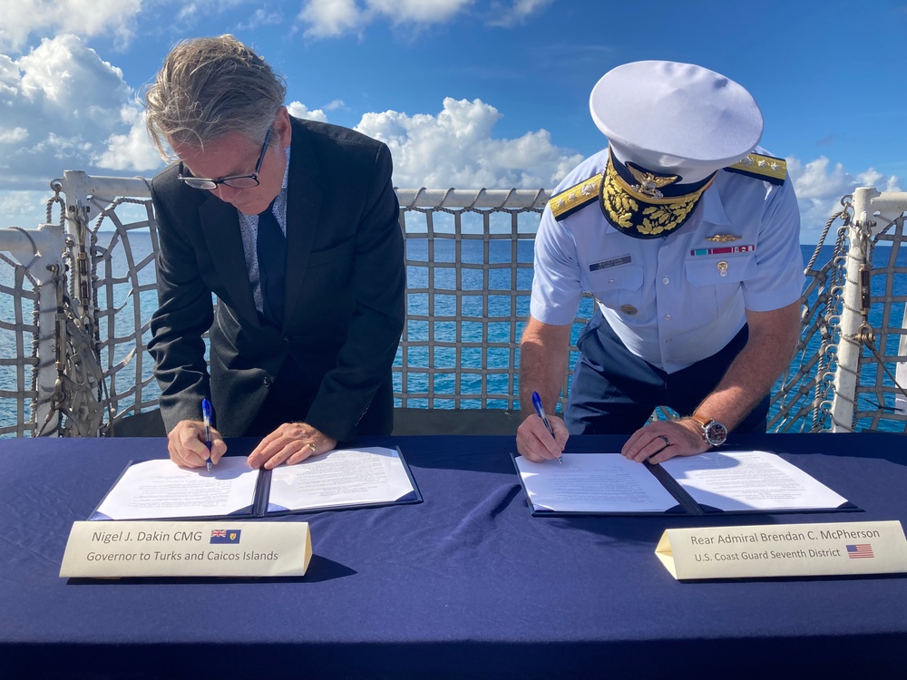 Coast Guard, royal Turks and Caicos Island police force sign Memorandum of Understanding on Turks and Caicos Islands