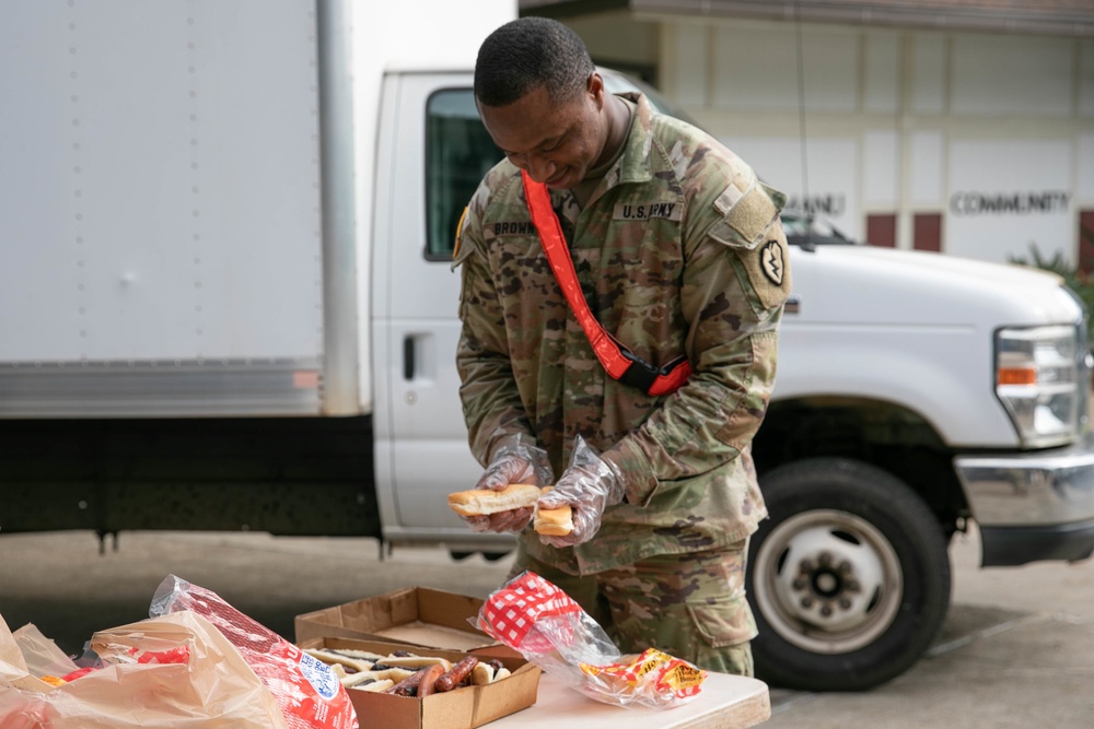 Task Force Ohana Soldiers deliver food