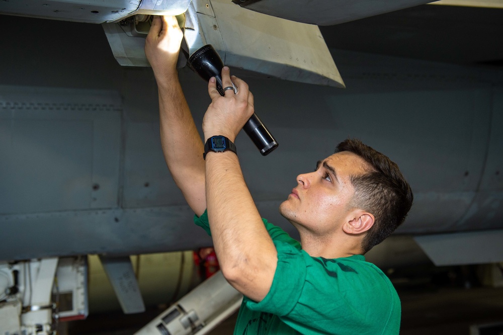 USS Carl Vinson (CVN 70) Sailors Conduct Maintenance in the Philippine Sea