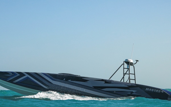 MANTAS T-38 Unmanned Surface Vessel Operates in the Arabian Gulf
