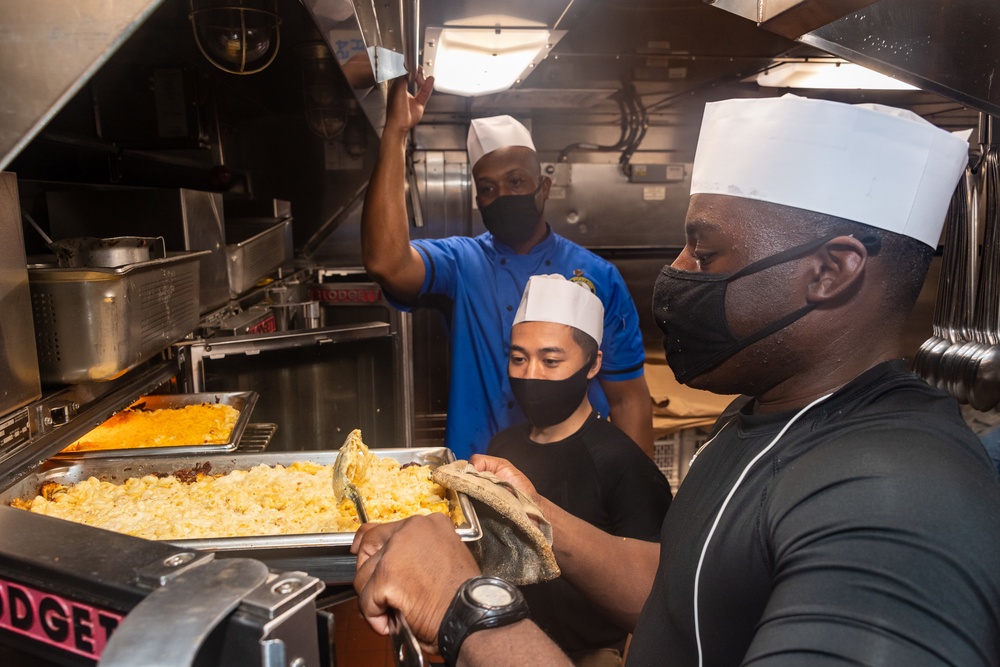 USS Portland (LPD 27) Hosts Thanksgiving Dinner