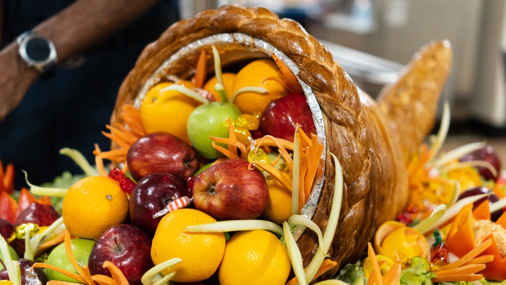 USS Portland (LPD 27) Hosts Thanksgiving Dinner