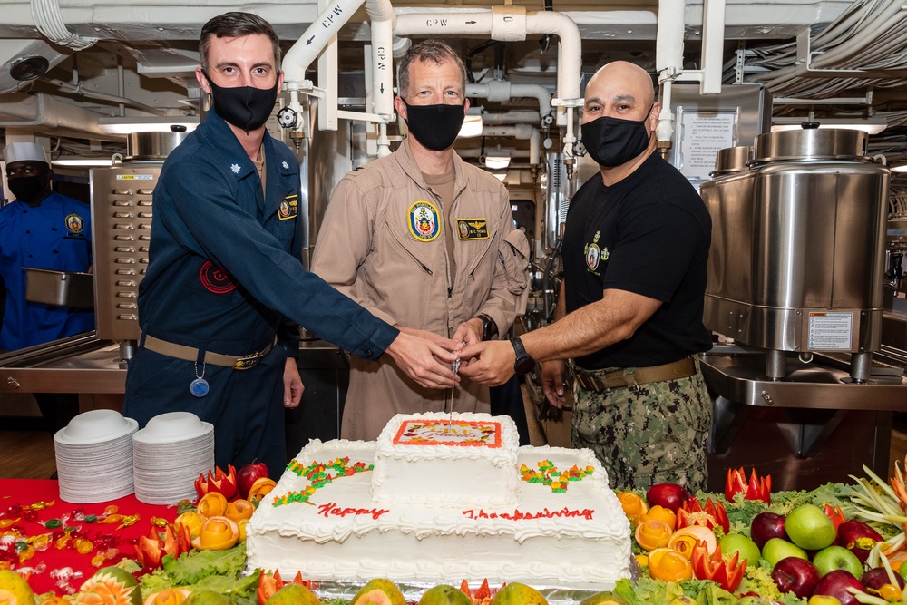 USS Portland (LPD 27) Hosts Thanksgiving Dinner