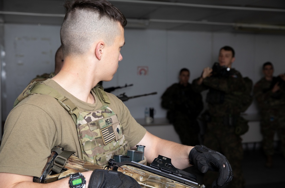 KFOR RC-E Maneuver Battalion Conducts Polish Firearms Training