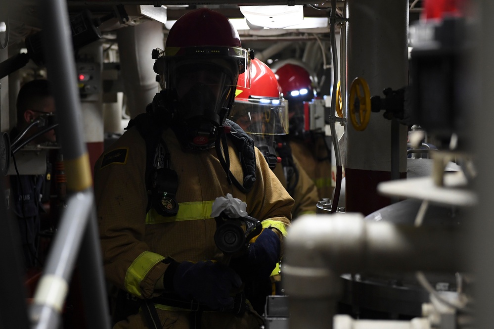 USS Chafee (DDG 90) Conducts Damage Control Drills in South China Sea