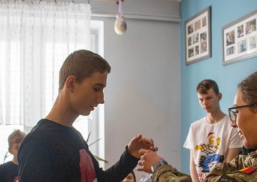 NATO soldiers donate toys to Polish foster children