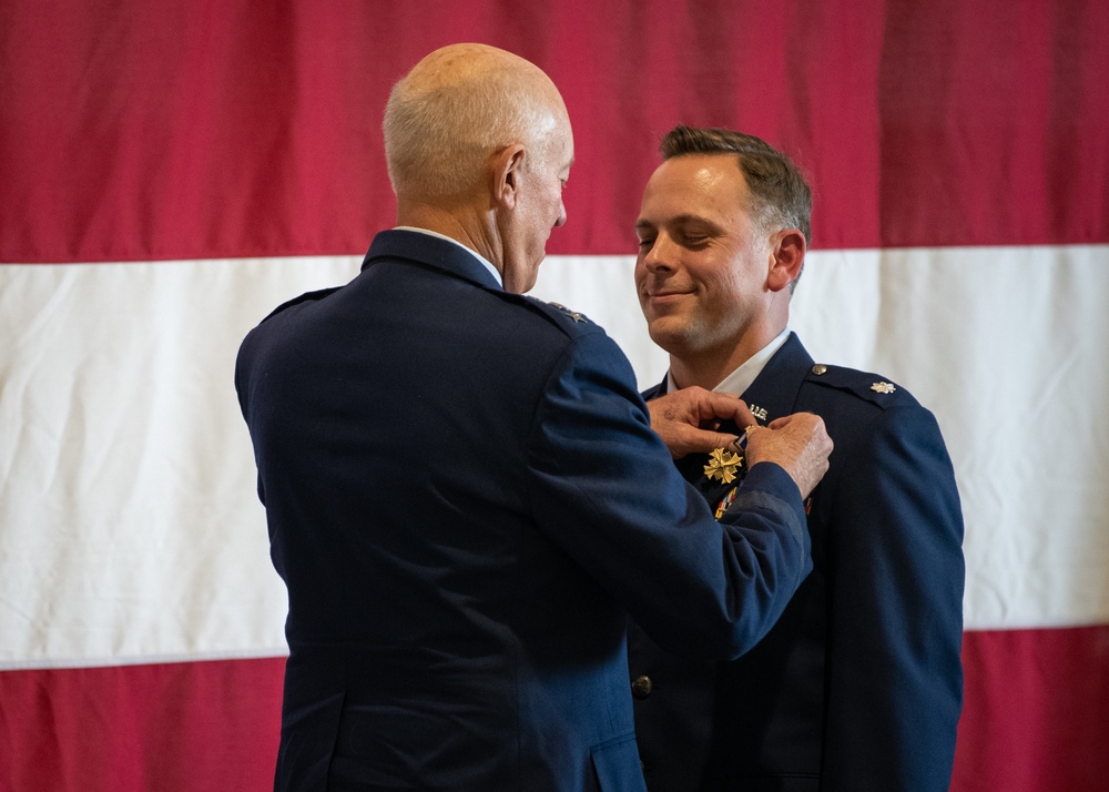 138FW Pilot Receives Distinguished Flying Cross
