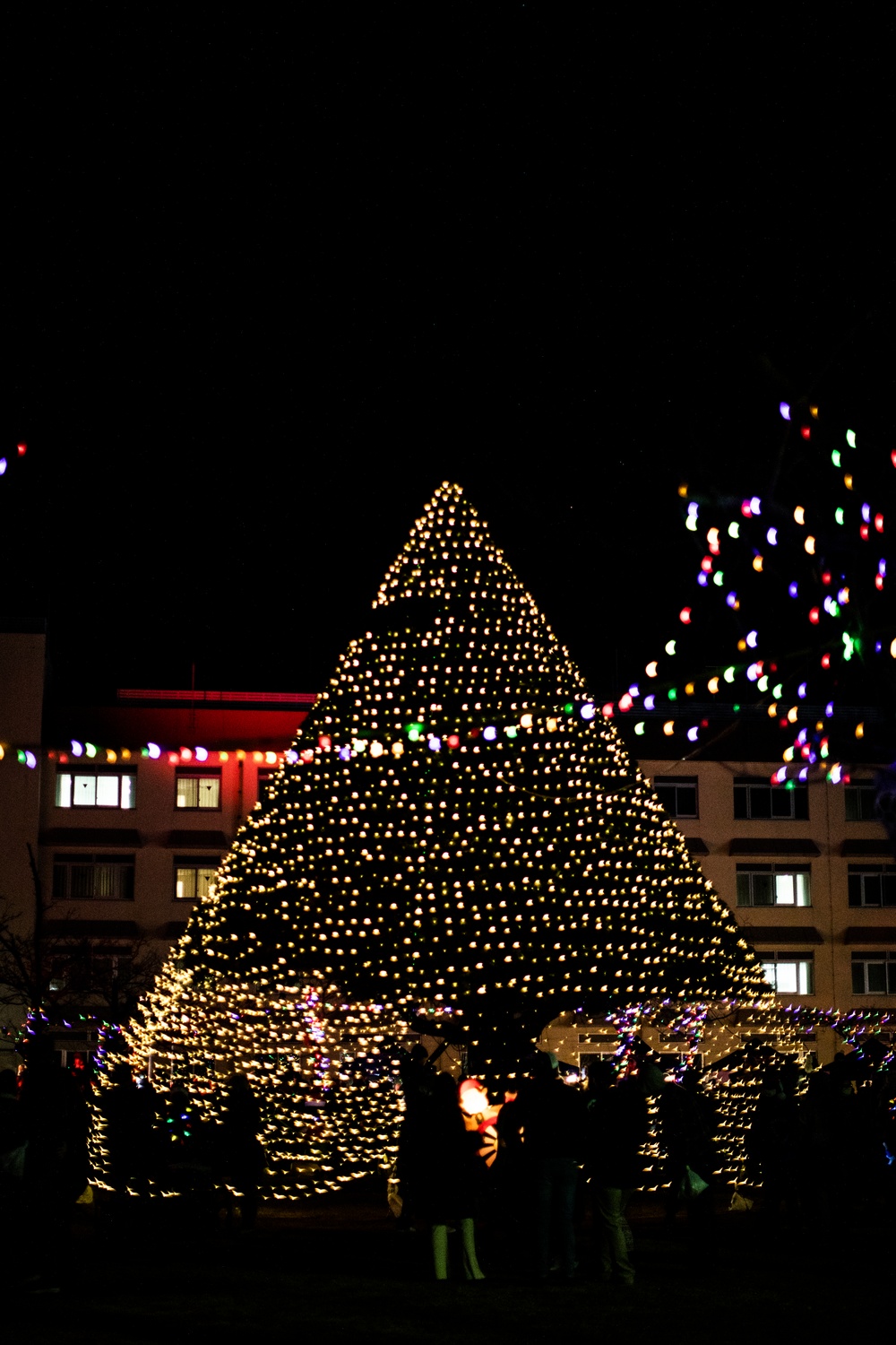 Happy Holidays: MCAS Iwakuni hosts tree lighting ceremony