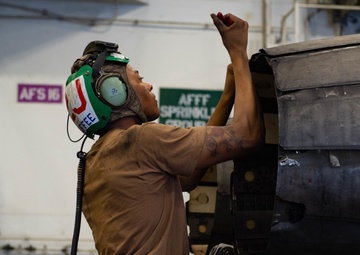 USS Carl Vinson (CVN 70) Sailors Conduct Maintenance in the Philippine Sea