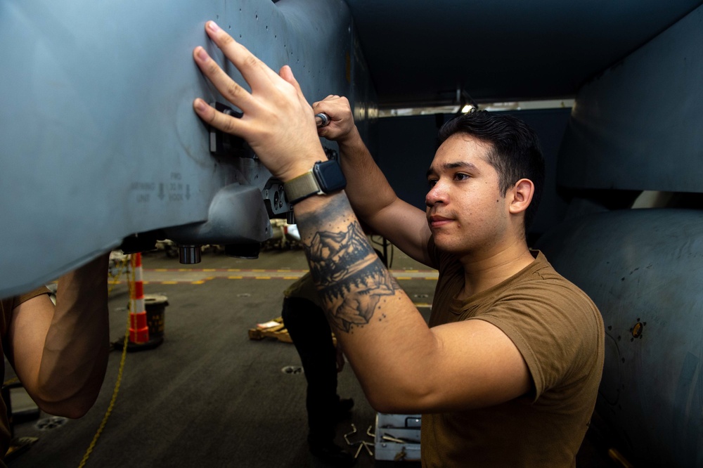 USS Carl Vinson (CVN 70) Sailors Conduct Maintenance in the Philippine Sea