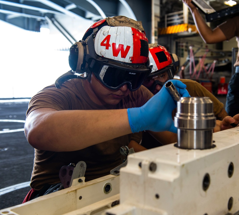 USS Carl Vinson (CVN 70) Sailors Conduct Maintenance in the Philippine Sea