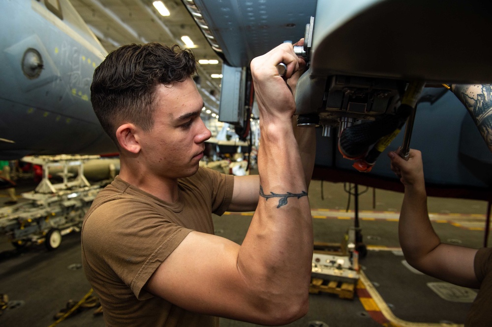 USS Carl Vinson (CVN 70) Sailors Conduct Maintenance in the Philippine Sea