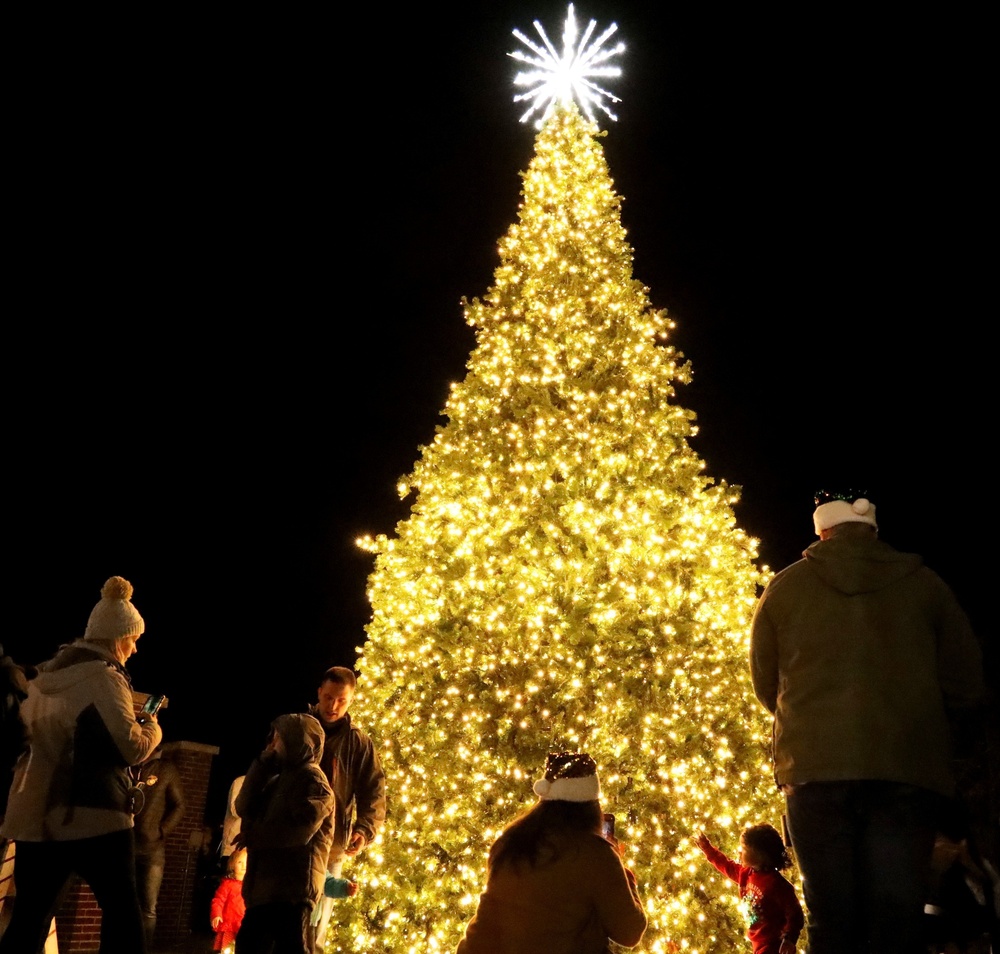 Joint Base Anacostia-Bolling hosts annual tree-lighting ceremony