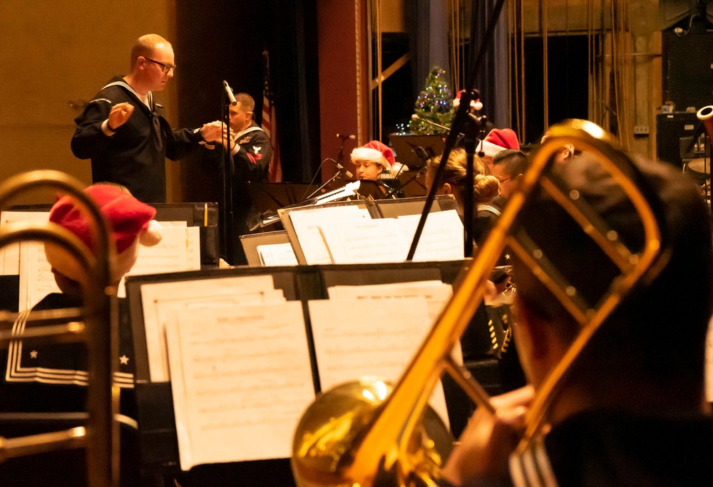 Navy Band Great Lakes Hosts Holiday Concert 2021