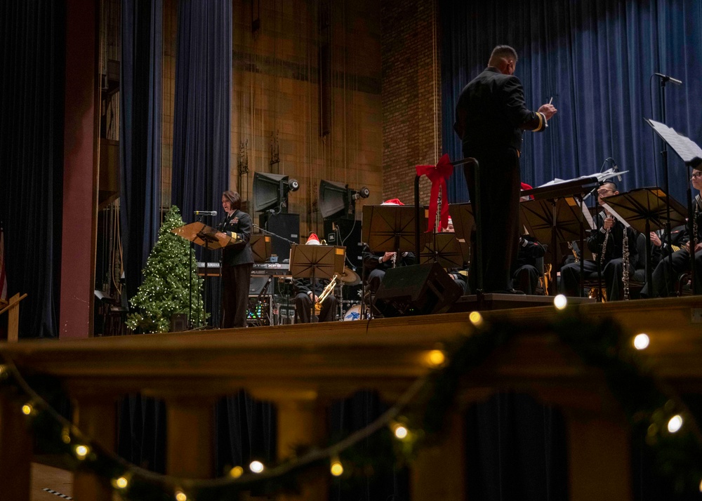 Commander, NSTC Guest of Honor for NBGL Holiday Concert