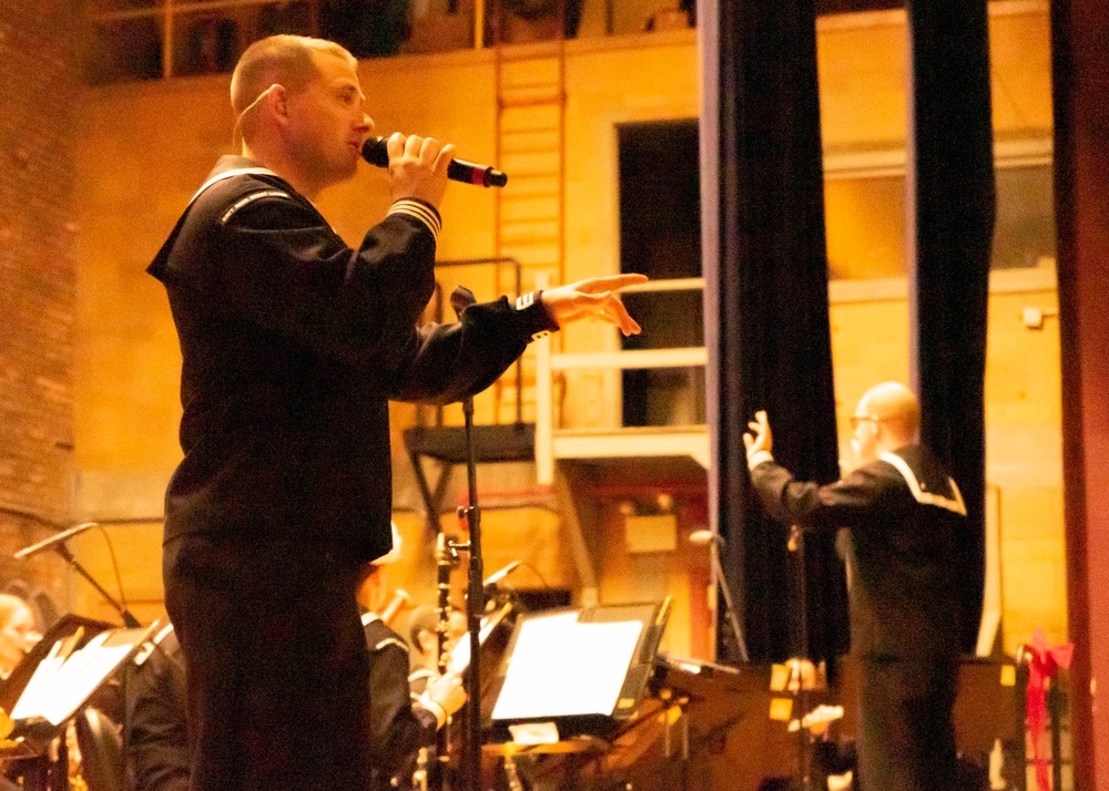 Navy Band Great Lakes Hosts Holiday Concert 2021