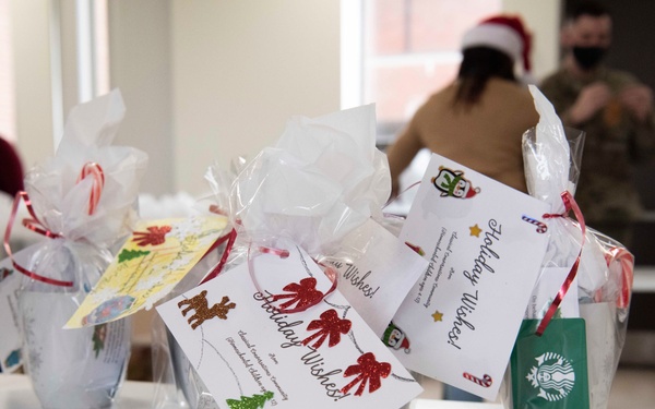 Andrews Spouses’ Club gives Airmen in dorms Mugs of Cheers