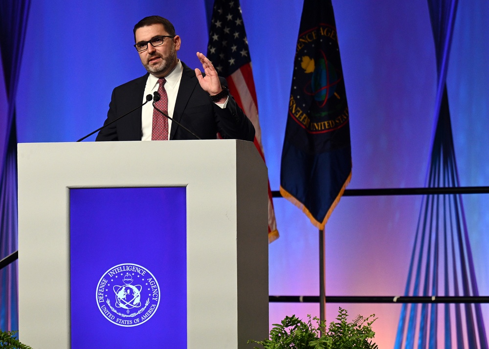 DIA Director and DIA Chief information Officer Speak at DoDIIS21