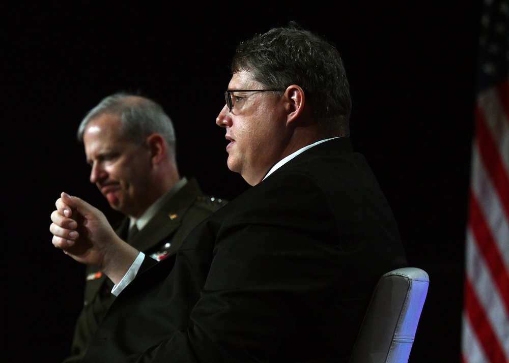 DIA Director and DIA Deputy Director for Global Integration Speak at DoDIIS21