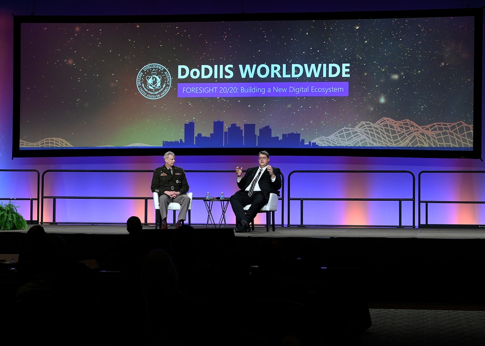 DIA Director and DIA Deputy Director for Global Integration Speak at DoDIIS21