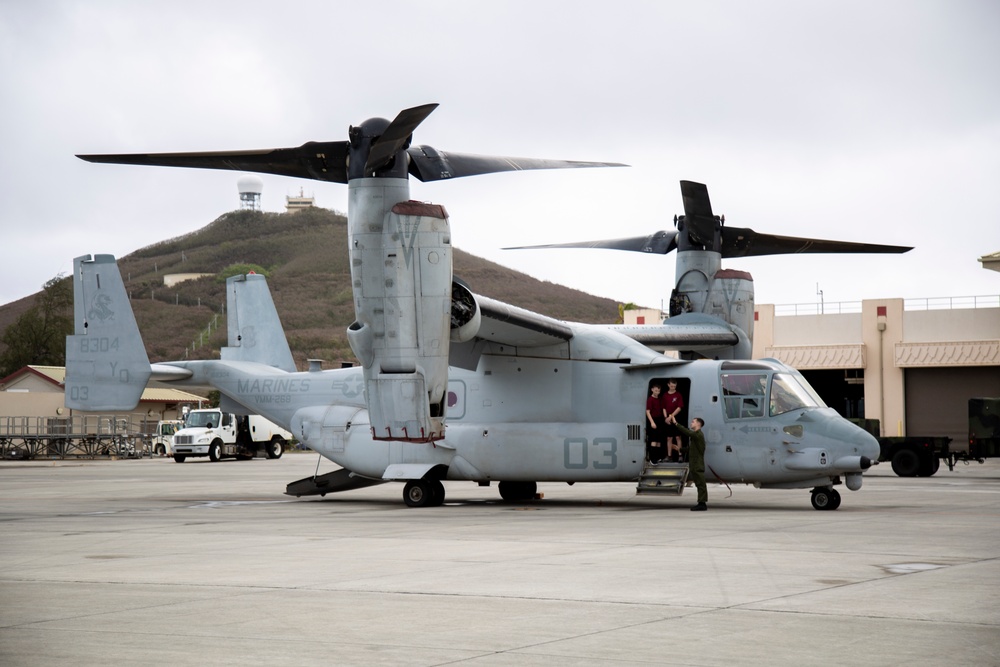 Young Marines Visit Marine Aircraft Group 24