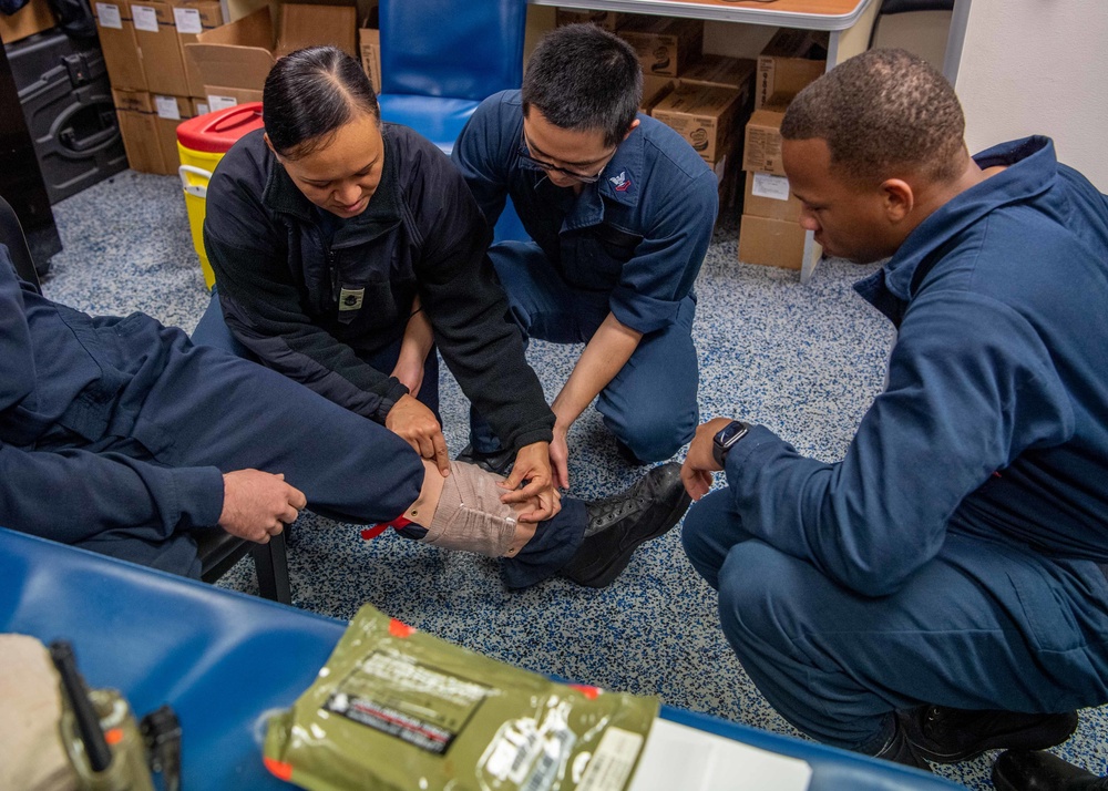 USS Charleston Sailors Participate in Emergency Medical Response Training
