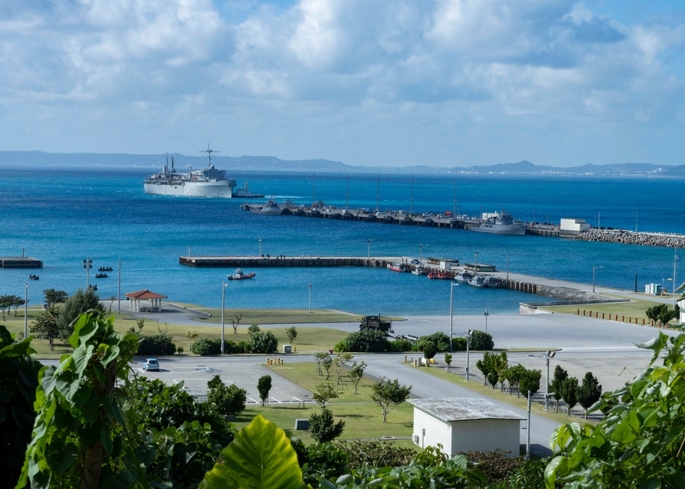 USS Frank Cable Arrives at CFAO White Beach