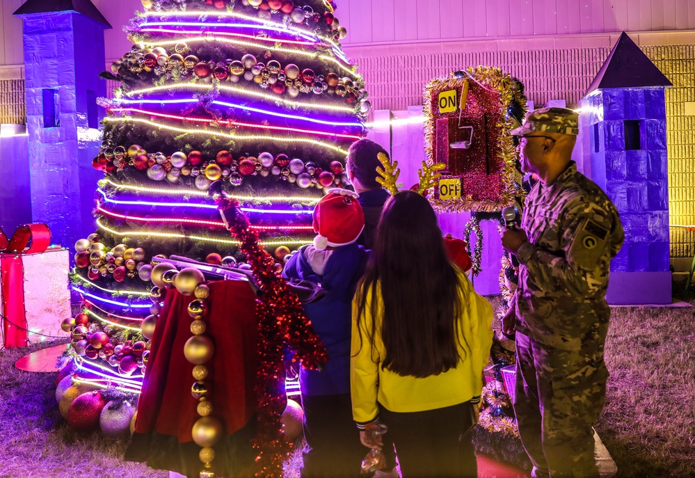 Camp Arifjan begins Christmas Season with Tree-Lighting