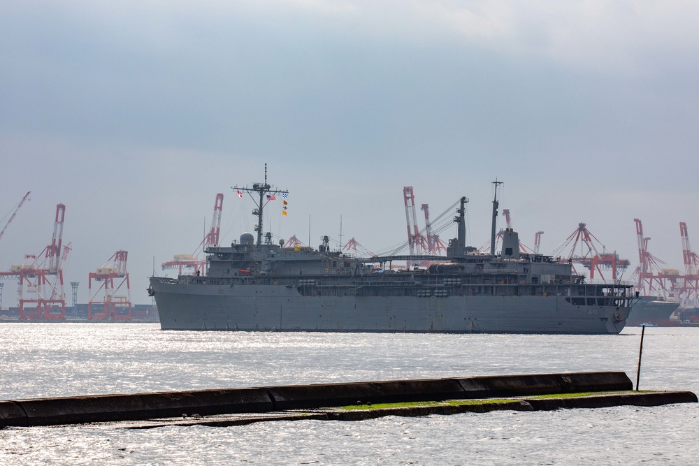 USS Frank Cable Transits the Tokyo Bay