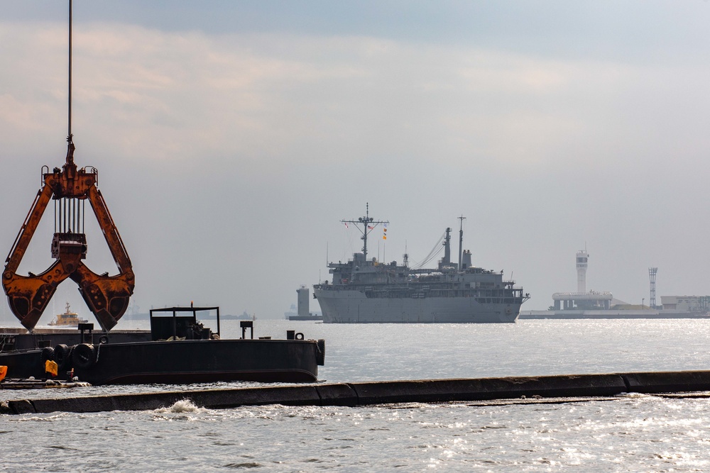 USS Frank Cable Transits the Tokyo Bay