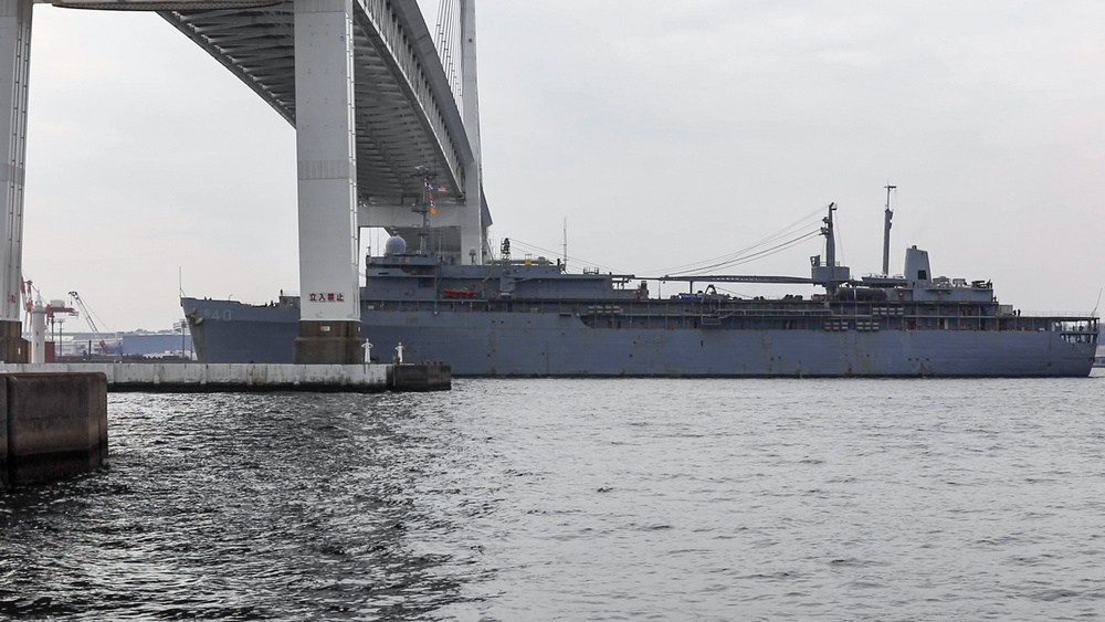 USS Frank Cable Transits Under the Yokohama Bay Bridge