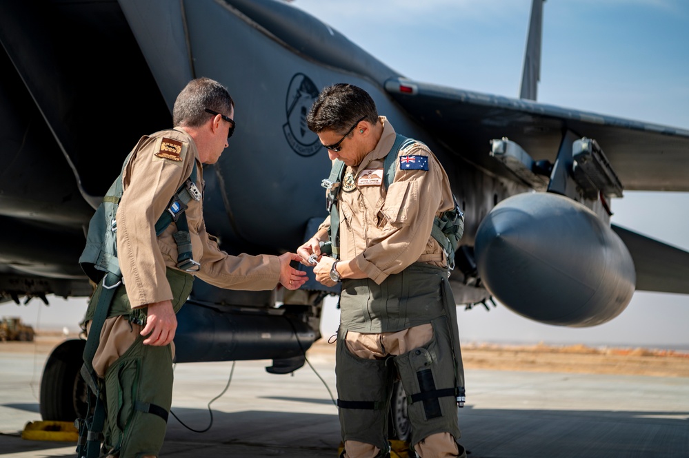 Royal Australian Air Force Commodore visits the 332nd AEW