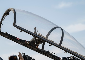 Royal Australian Air Force Commodore visits the 332nd AEW