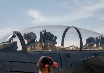 Royal Australian Air Force Commodore visits the 332nd AEW